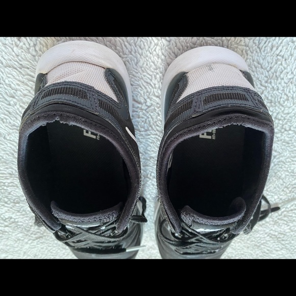 USED NIKE SHOES - Picture 5 of 16